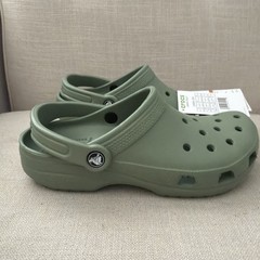 Crocs Classic Clog – Olive Green – Unisex Youth J6 NEW