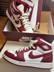 Nike Air Jordan 1 Retro size 7y Burgundy