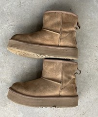 UGG Classic Mini Platform Boots Girls Youth Size 3 Chestnut