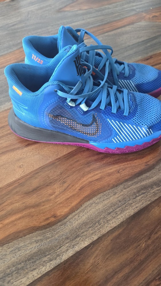 Size 3.5 (GS) – Nike Kyrie Flytrap 5 Mid Light Photo Blue Red Plum