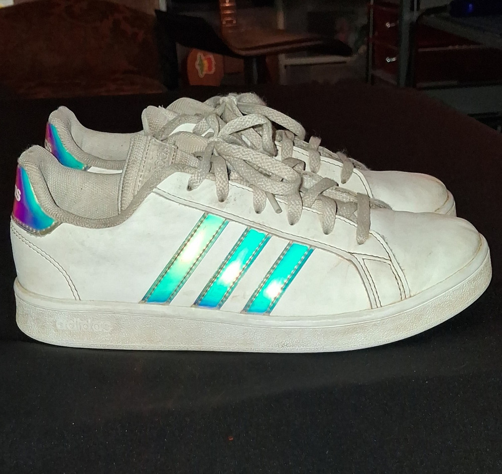 adidas White Low Top Sneakers Iridescent 3-Stripes Lace Up Kids 4.5