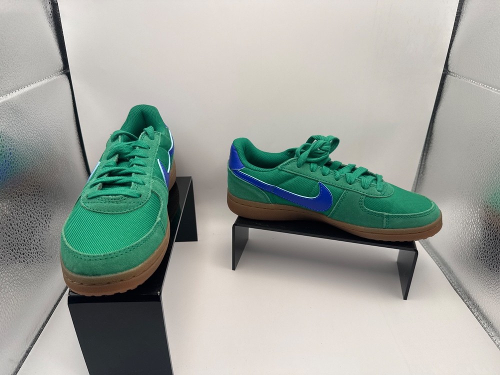 Nike Kids‘ Grade School Field General Shoes in Green/Navy, size 5