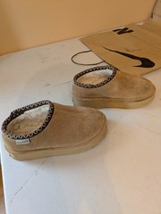Bearpaw Martis Cocoa Shearling Slippers, Size 2, Platform Lined
