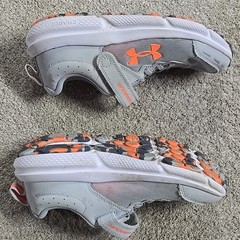 Under Armour Assert 9 Youth Sneaker Size 2.5 Orange/White