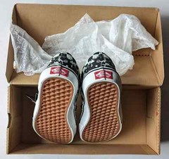 Vans Classic Slip-On (Glow Alien) Black/ True White Kids Skate Shoes Canvas
