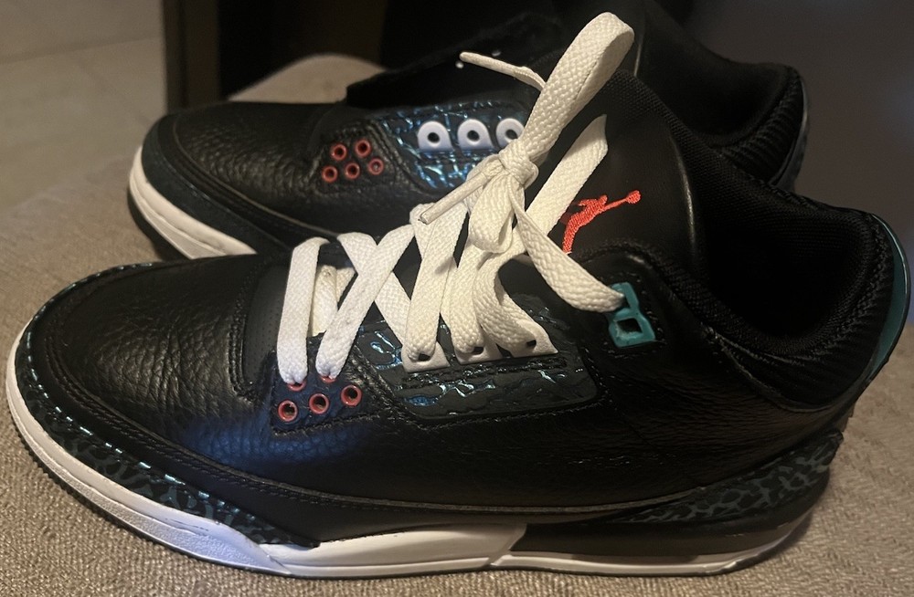 BOYS GRADE SCHOOL AIR JORDAN 3 RETRO_BLACK/RED-HYPER JADE FV5437-001-SIZE 5.5