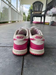 Nike Dunk Low GS ‚Laser Fuchsia‘ Sneakers – Size 4.5Y (FB9109-109)