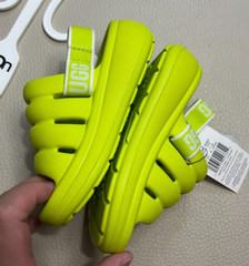 UGG Kids’ Sport Yeah Slide – US 8 / EU 25