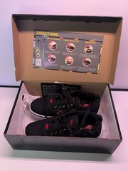 Heelys Pro 20 Skate Shoe – Kids – Black Flames – size 6 Youth