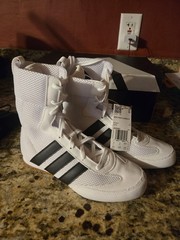 ADIDAS BOX HOG CLASSIC KIDS US SIZE 3 1/2 NEW IN BOX