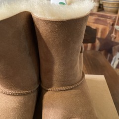 [1017400K-CHE] Kids UGG K BAILEY BUTTON II Size 6 EUC Box Chestnut