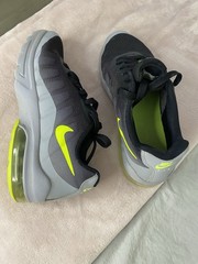 Nike AIR Max INVIGOR Size 5Y Black Gray Volt Green Youth Shoes Sneakers