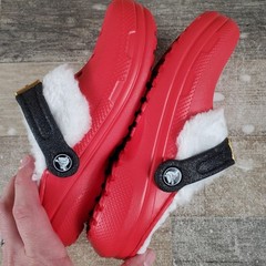 Crocs Classic Lined Santa Clogs Sz J2 2 Sandals Christmas Holiday Slip On Fuzzy
