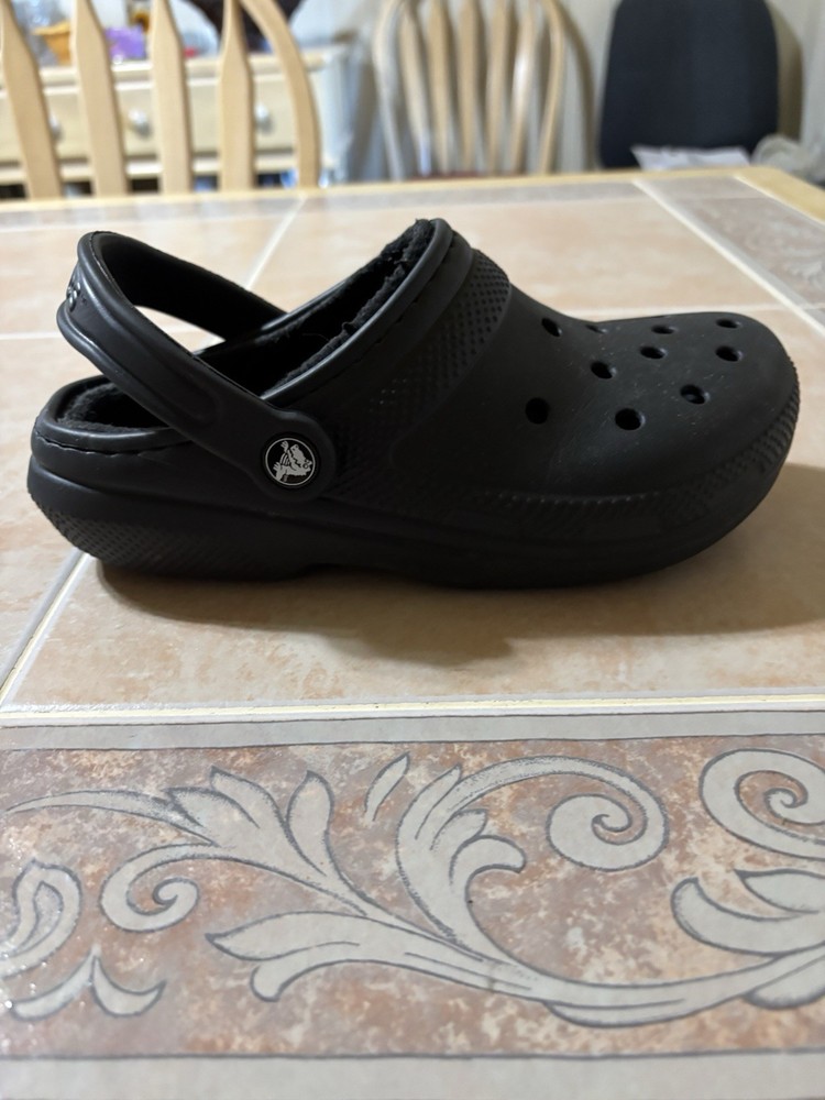 Crocs Fur Lined Slip On With Strap/Unisex/Black/Sz M4, W6/Dual Action Comfort