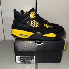 Air Jordan 4 Retro Thunder 2023