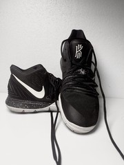 Nike Kyrie 5 Black Magic Basketball Sneakers Size 7Y Youth Kids Athletic Shoes