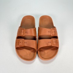 Freedom Moses Toffee Lightweight Comfort Slip On Casual Slide Sandal Youth Sz 4