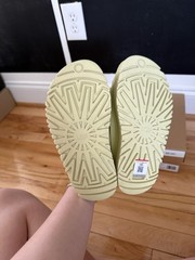 New In Box UGG K GOLDENGLOW Slide Sandals Bright Yellow Kids Size 13 US Toddler