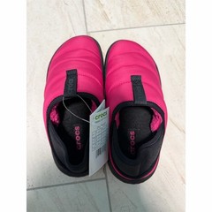 Crocs Classic Puff Moc Slipper Kids Dragon Fruit Pink/Black Slip-On Shoes