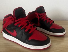 Nike Air Jordan 1 Mid GS Black Red “Bred” Sneakers Youth 5.5Y DQ8423-060
