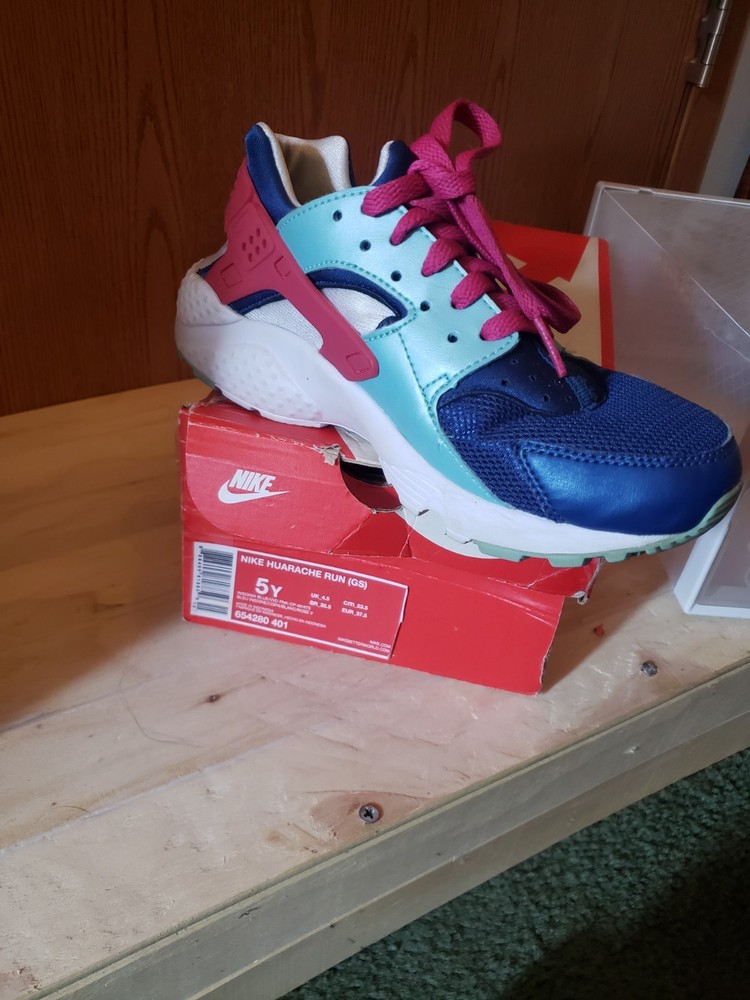 Size 5 (GS) – Nike Huarache Run Low