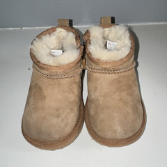 UGG Neumel Kids Tan Suede Lined Ankle Bootie Side Zip Rubber Sole US 8