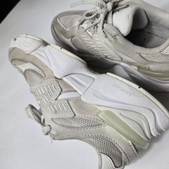 New Balance 9060 Reflection White / Silver PC9060LL Size 2