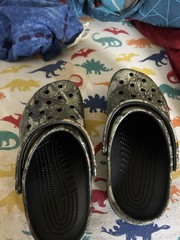 real tree camo kids crocs Size 6