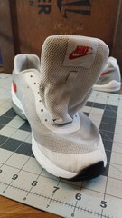 Nike Air Max Invigor ‚White/Wolf Grey/Black/University Red‘ – CZ4196-100 Sz 5Y