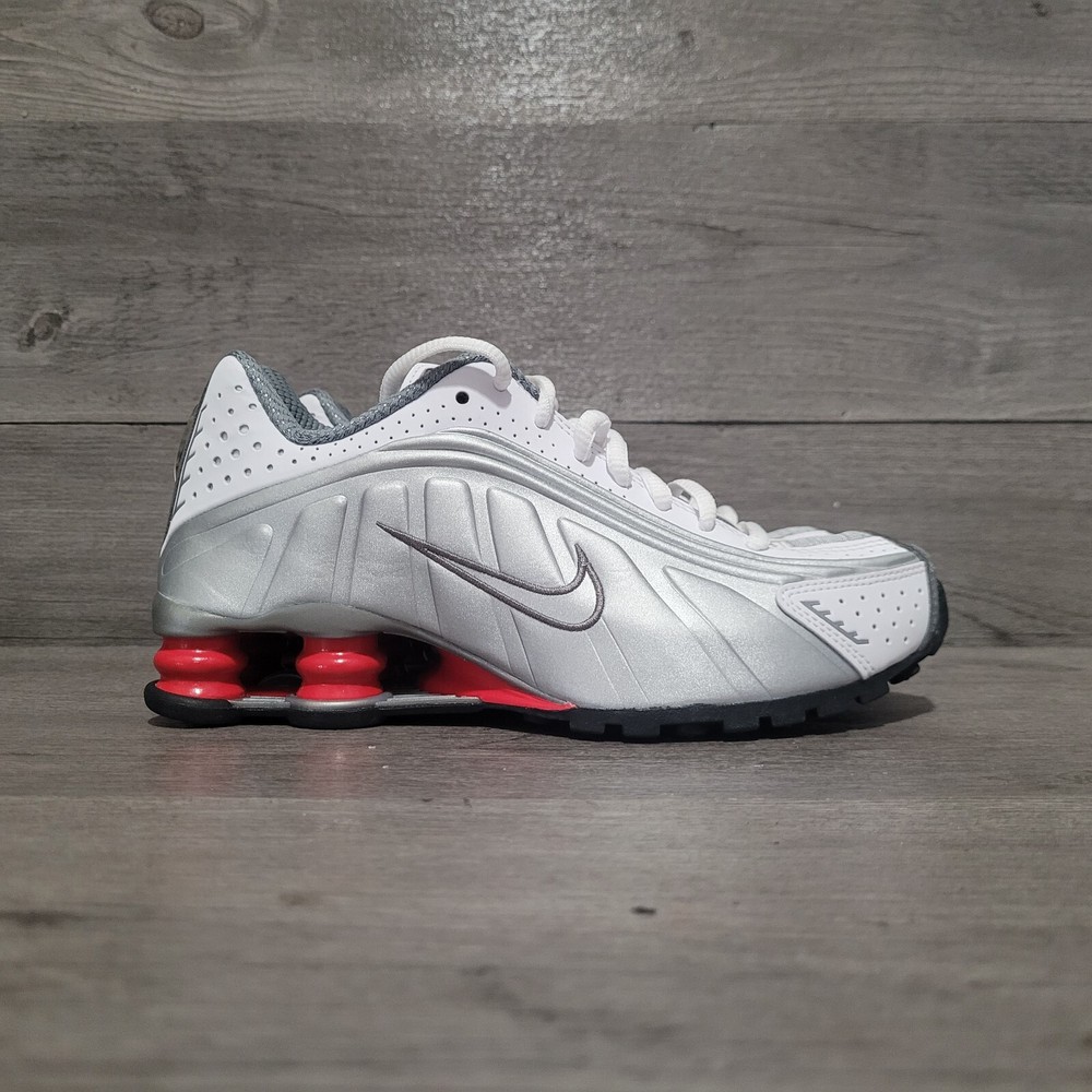 2019 Nike Shox R4 Metallic Silver Comet Red BV1111-100 Size 4y Youth
