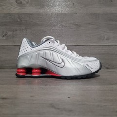 2019 Nike Shox R4 Metallic Silver Comet Red BV1111-100 Size 4y Youth