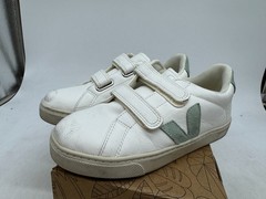 Veja Recife Chromefree Sneaker Kid’s White Green Leather Athletic Shoes – 4
