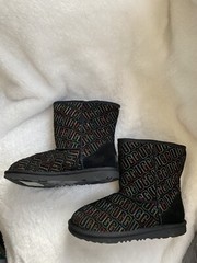 UGG Kids Classic II Graphic Stitch Black Suede Sheepskin Suede US5/UK4/EU37