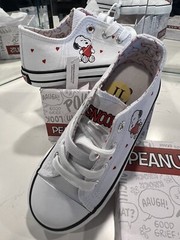 New Peanuts Snoopy Hearts White Canvas Lace-Up Shoes – New In Box – Size 11 Kids