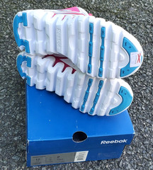 REEBOK Zig Activate berry/white running sneaker fitness gym workout shoes YOUTH