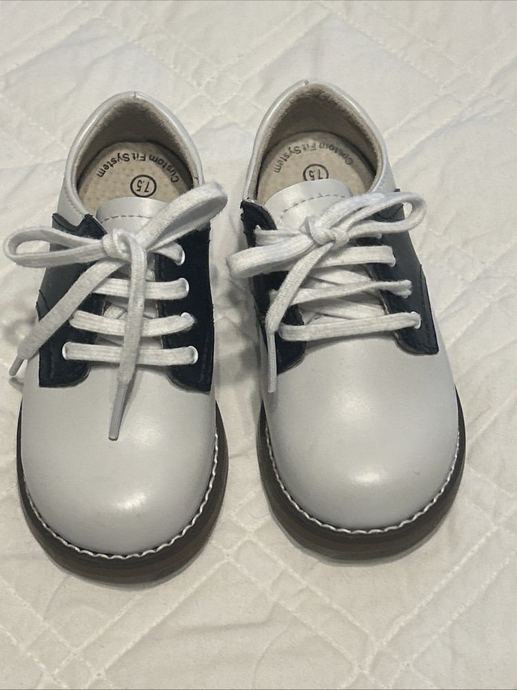 New Footmates Cheer In Black White Size Kids 7.5 Medium Tie Shoe Arch Support