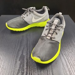 Nike Roshe One GS Youth Size 5Y Cool Grey Volt Neon Green Running Shoes 599728