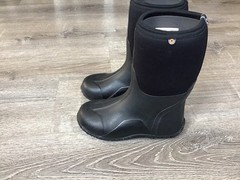 Bogs Classic High Boots Youth Size 5 Black Good Waterproof Insulated Neoprene