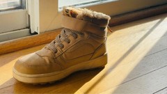 H&M Kids 12 Tan Boots/High-Top Shoes, Waterproof, Never Worn, Straps & Fur Lined