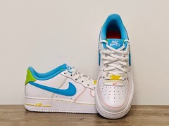 Size 5.5Y / 7W – AIR FORCE 1 LOW GS ‚RAINBOW STITCH‘ FJ4614-100