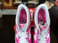 NIB – NIKE DUNK LOW – YOUTH size 6 # FB9109 102 – WHITE / LASER FUCHSIA
