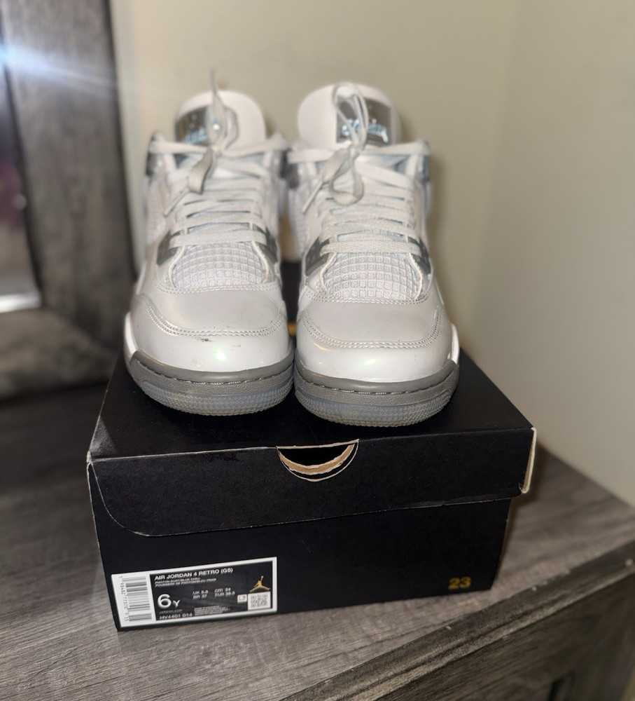 Jordan Air Jordan 4 Retro (GS) White/Gray Leather Lace-Up Sneakers 6Y
