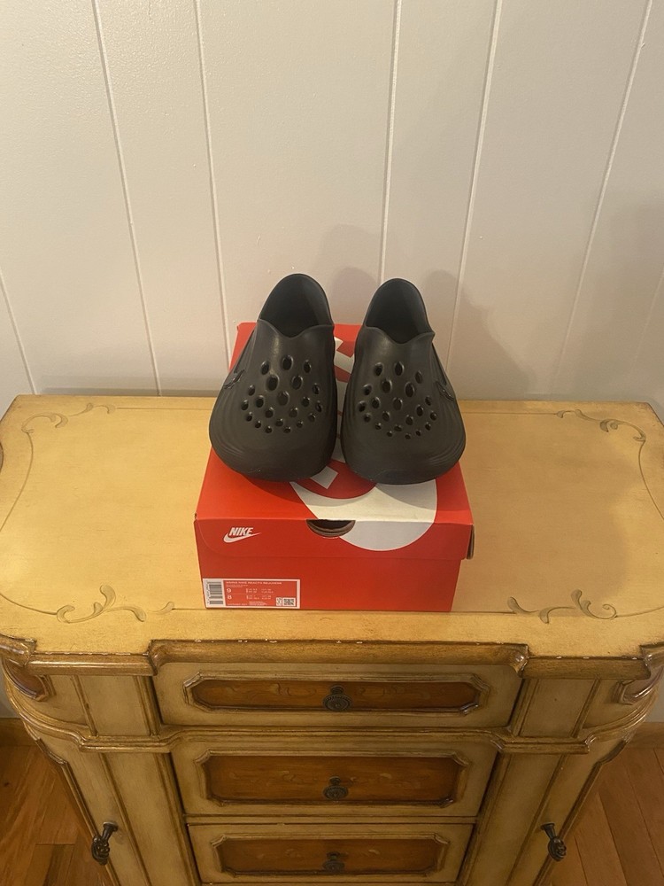Women’s Nike ReactX Rejuven8 Size 9= Mens 8
