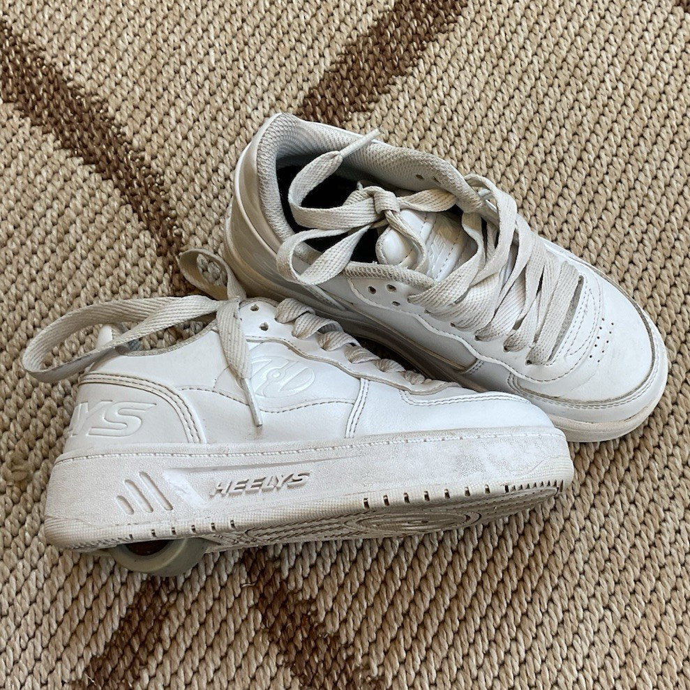 Heelys White Low Top Lace-Up Wheel Sneakers Kids US youth 13 C