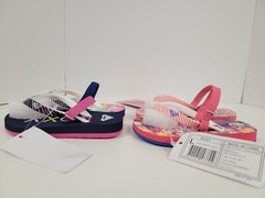 (Mismatched Color): 2 Pair Roxy Kids Pink/Blue Flip Flop Sandals Toddler Size 6