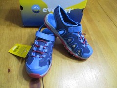 NWT Everest Big Kid Closed Toe Durable Sport Sandals,Size 4,Cushion Footbed,