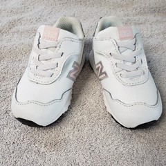 New Balance 515 V1 Sneaker Kids 4.5 White Pink 4.5 Softcore Clean Girl
