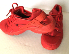 Nike Air Huarache Run Triple Red Running Shoes Style 654275-600 Youth Size 7Y 
