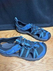 Teva Youth Water Sandals Blue Size 4 Bungee Cord Lace System Closed Toe Outdoors