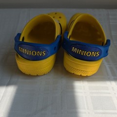 Crocs Classic Minions Kids Clogs Yellow/Blue US 9 Slip-On Adjustable Strap